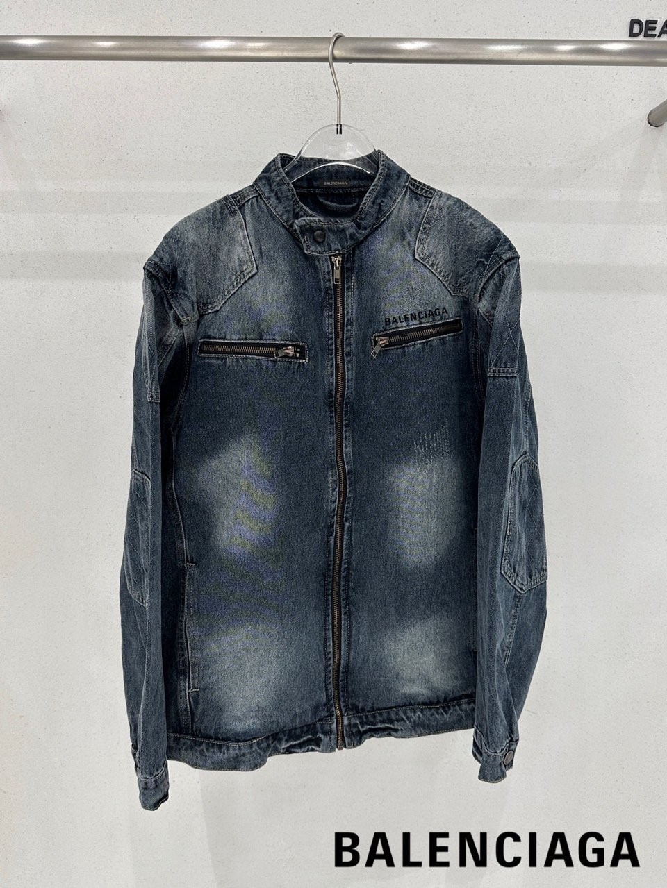 발렌시아가 패치 절개 차이나넥 워싱 청자켓