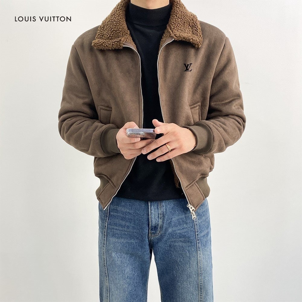 루이비통 모노그램 자수 로고 쉐어링 무스탕 자켓