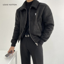 루이비통 모노그램 자수 로고 쉐어링 무스탕 자켓