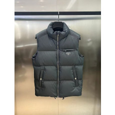 프라다 페이크 레더 패딩 조끼