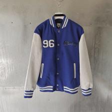 버버리 엠보 로고 바시티 자켓