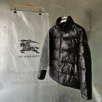 버버리 이퀘스트리안 나이트 패치 패딩