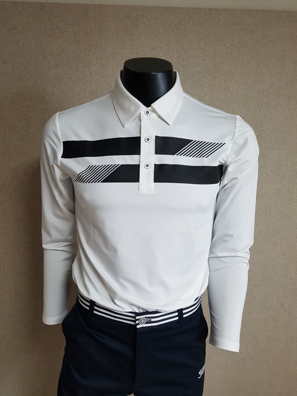 데상트 고주파 로고 포인트 봄 카라티