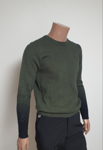 타이틀리스트 라운드 그라데이션 니트